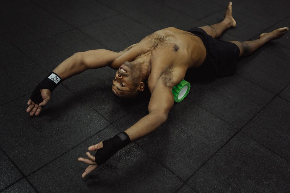 Foam Rolling vs Stretching: What the Evidence Actually Shows